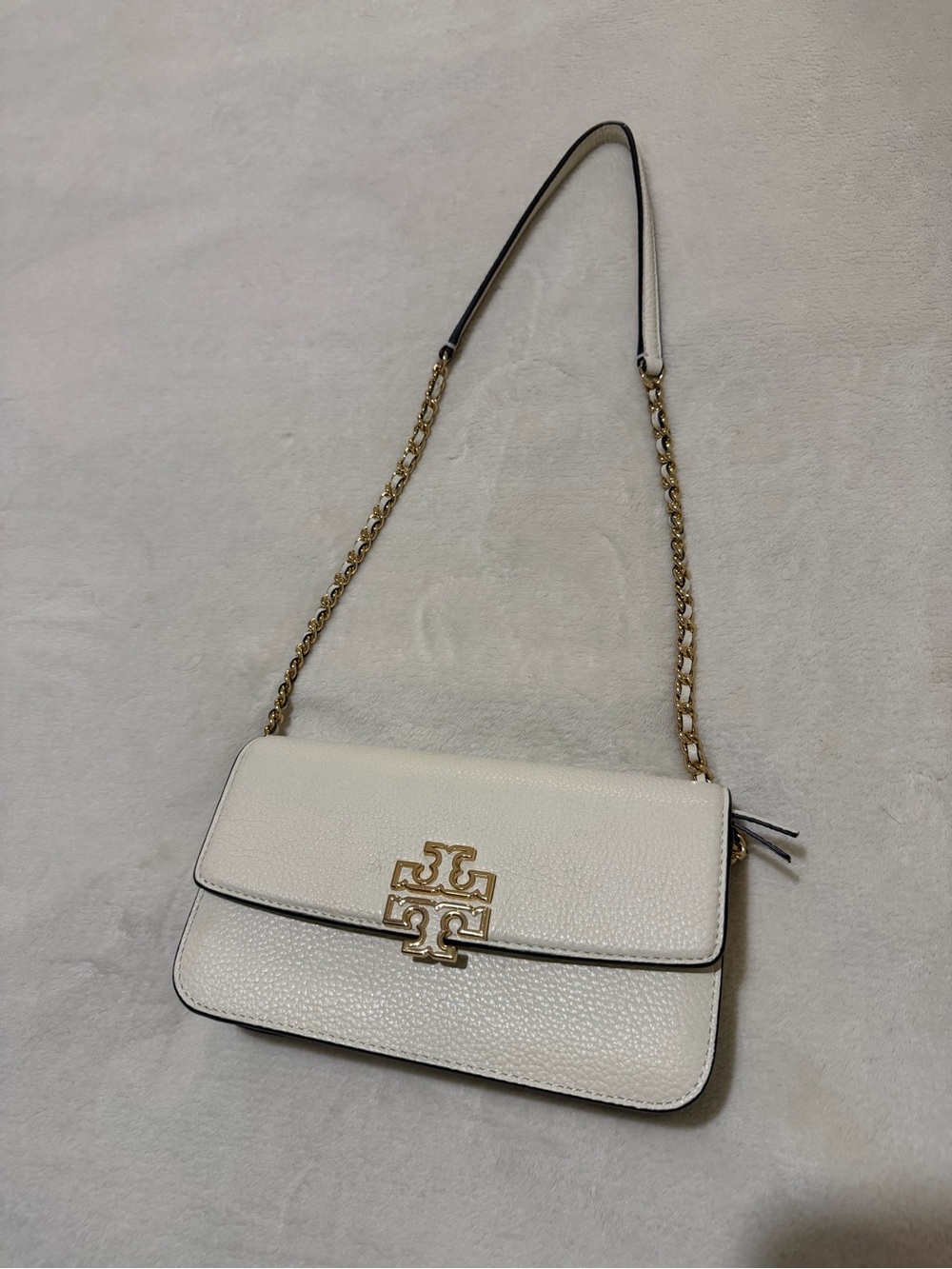 White Leather Chain Shoulder Bag with Gold Accent
